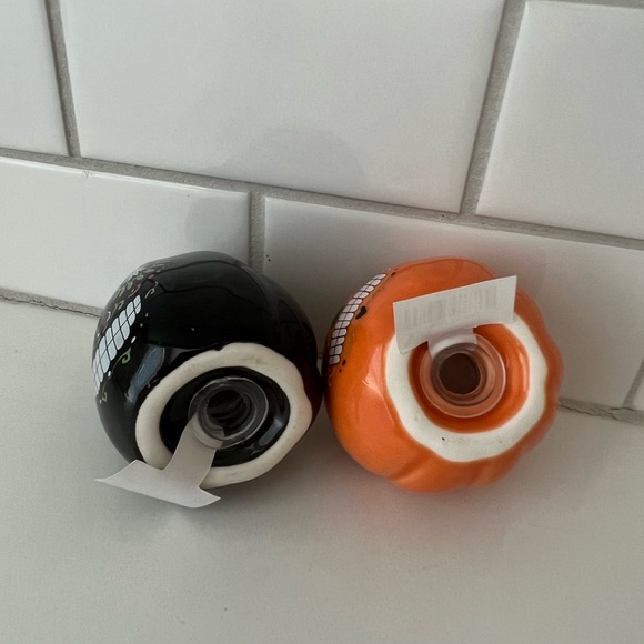 Mini π Halloween Ceramic Sal & Pepper Shakers - Picture 2 of 12